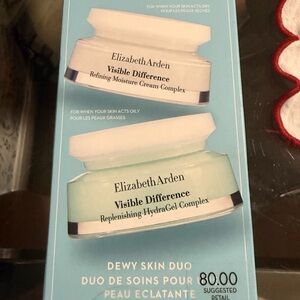 Elizabeth Arden Visible Difference Dewy Skin Duo in Light Blue and White